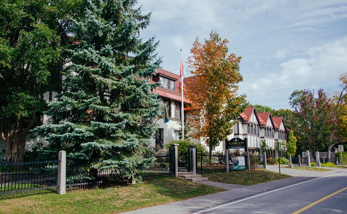 Học bổng “khủng” Du học Canada tại trường nữ sinh Elmwood School