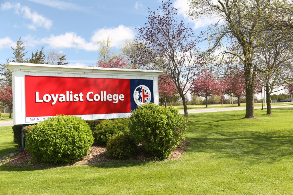 Loyalist College – Con đường tắt vươn tới ước mơ xa
