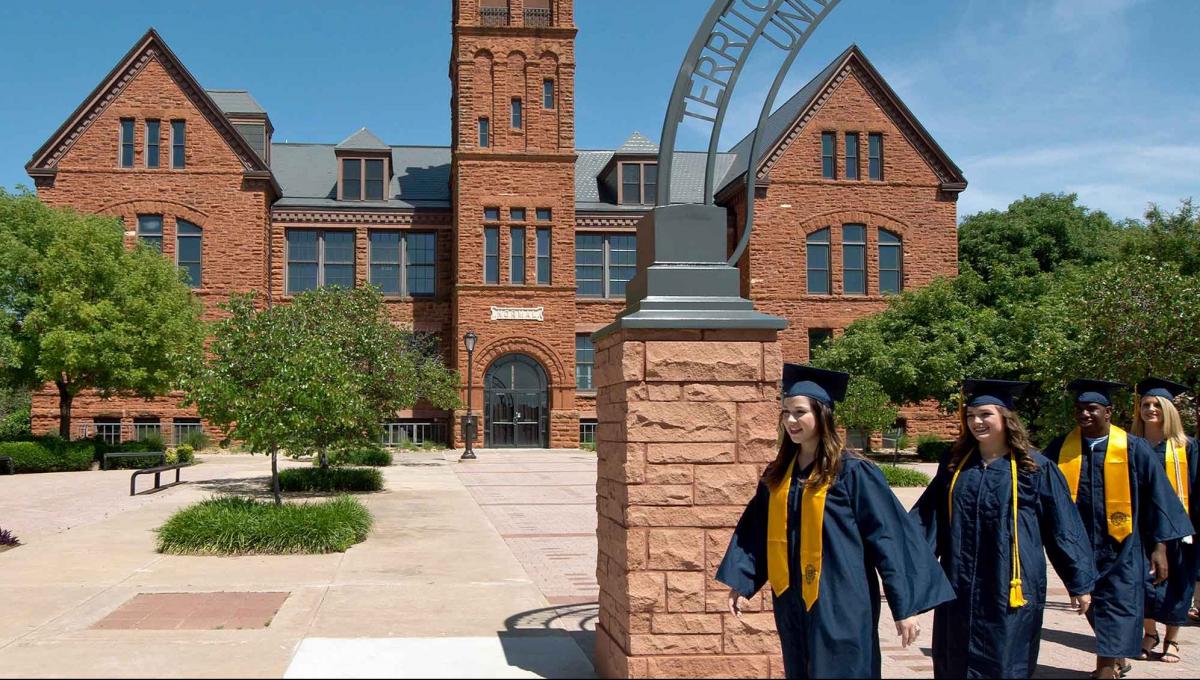 Cơn mưa học bổng tới từ Đại học Central Oklahoma (UCO)