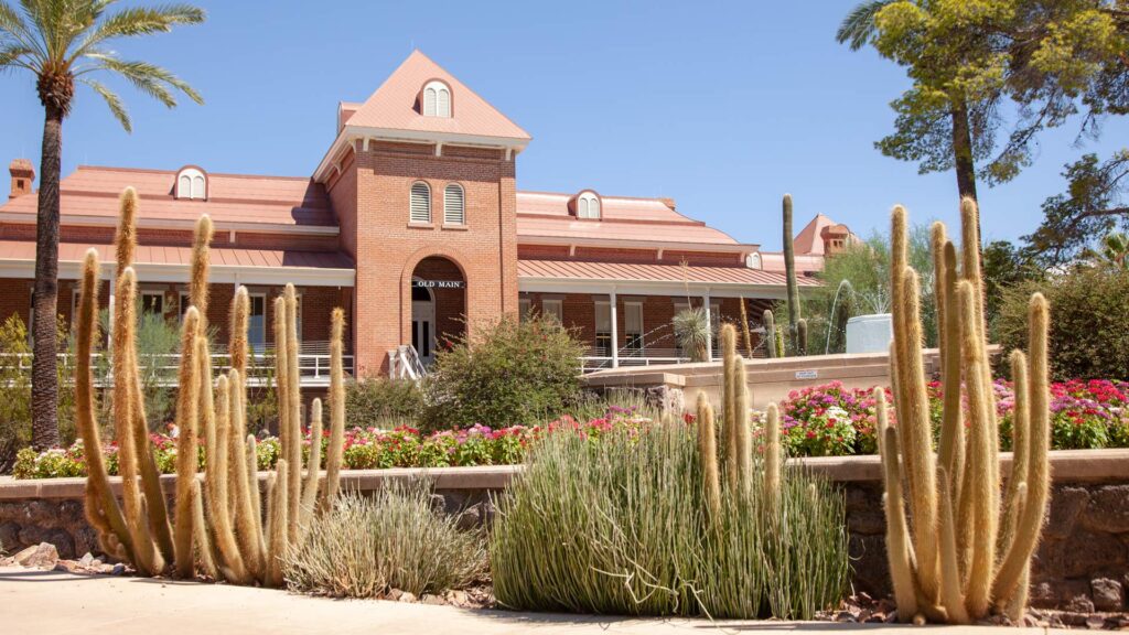 Du học Mỹ 2022 tại University of Arizona với Học bổng đến 60%