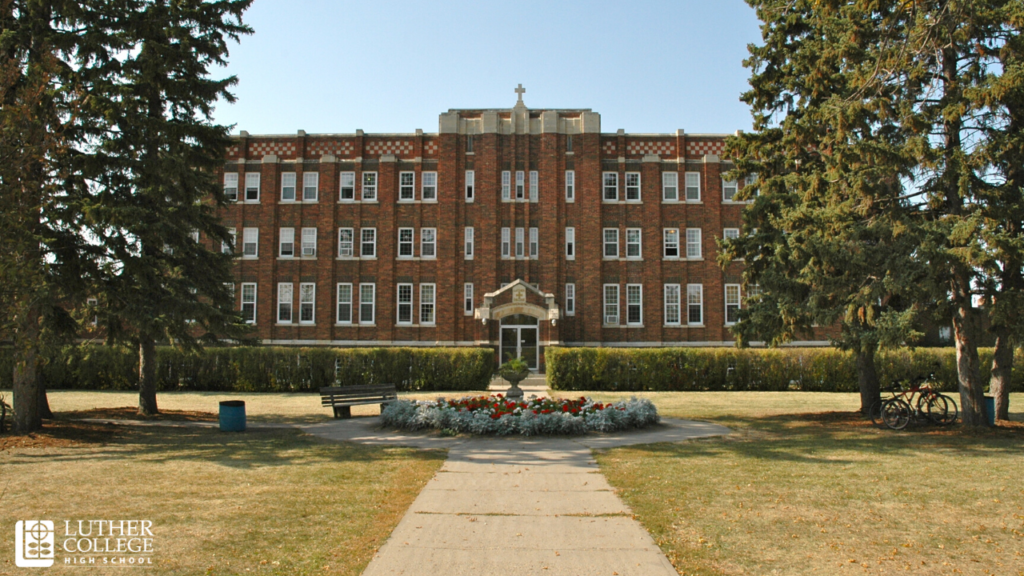 HỌC BỔNG DU HỌC CANADA TẠI LUTHER COLLEGE HIGH SCHOOL 2022