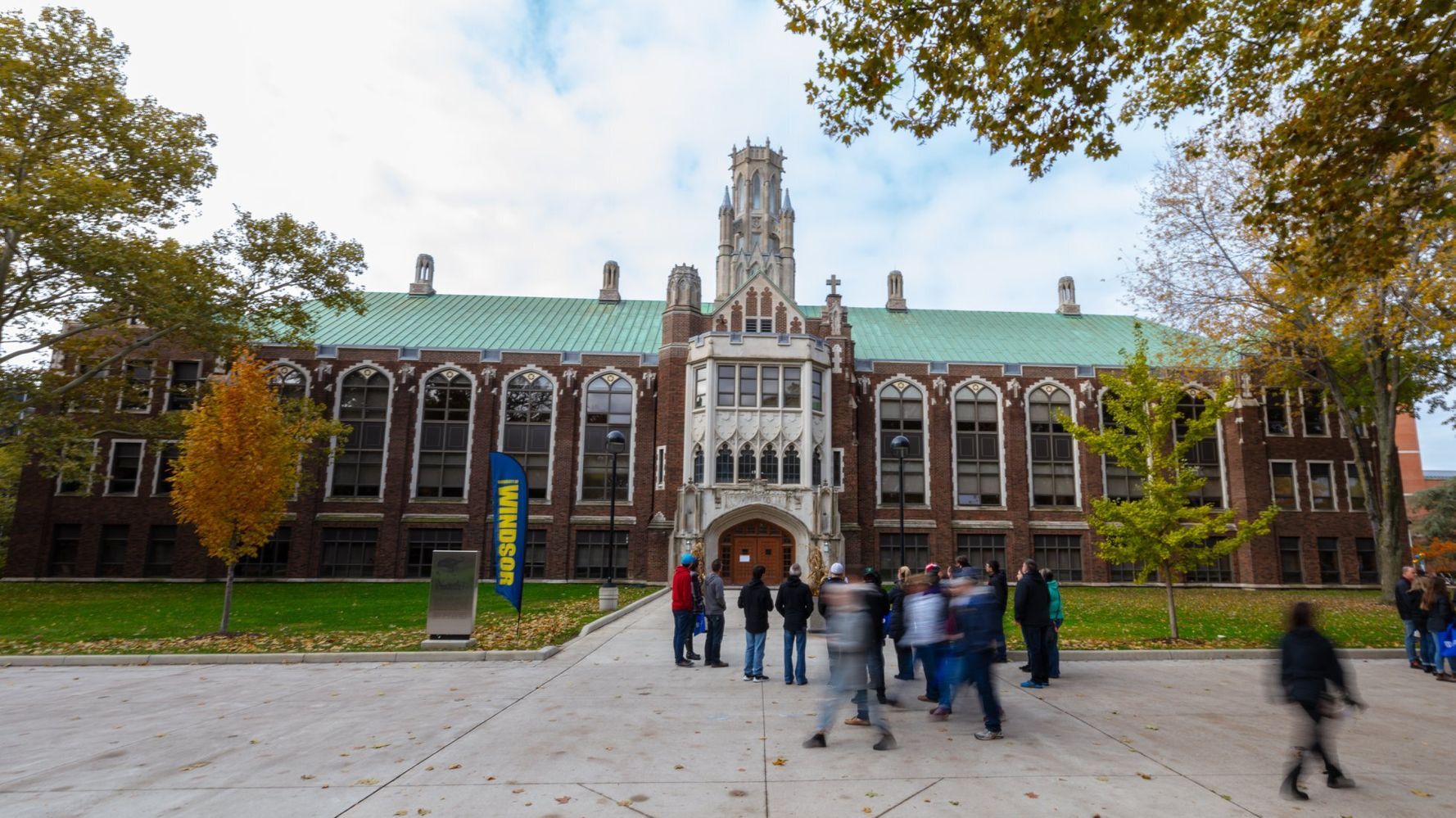  Khám phá University of Windsor với học bổng đến 36,000 CAD