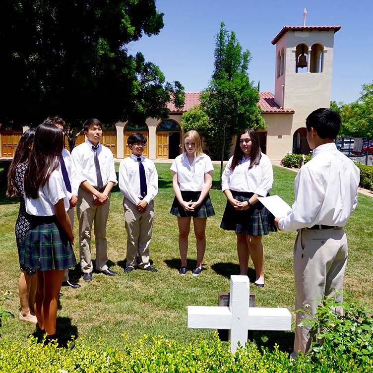 GMHS Students Praying