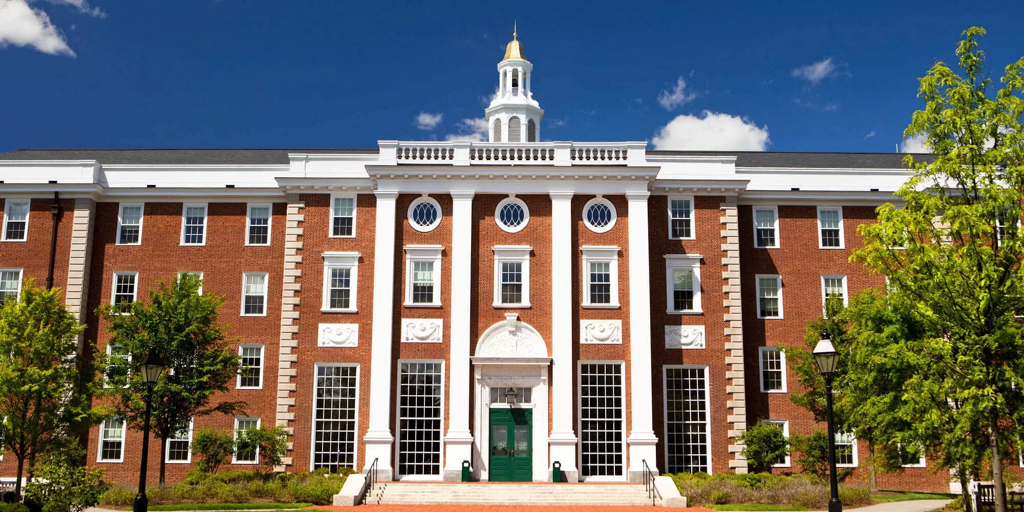 Chi Phí Du Học Harvard University 2024-2025: Minh Bạch & Hỗ Trợ Tài Chính Hấp Dẫn!