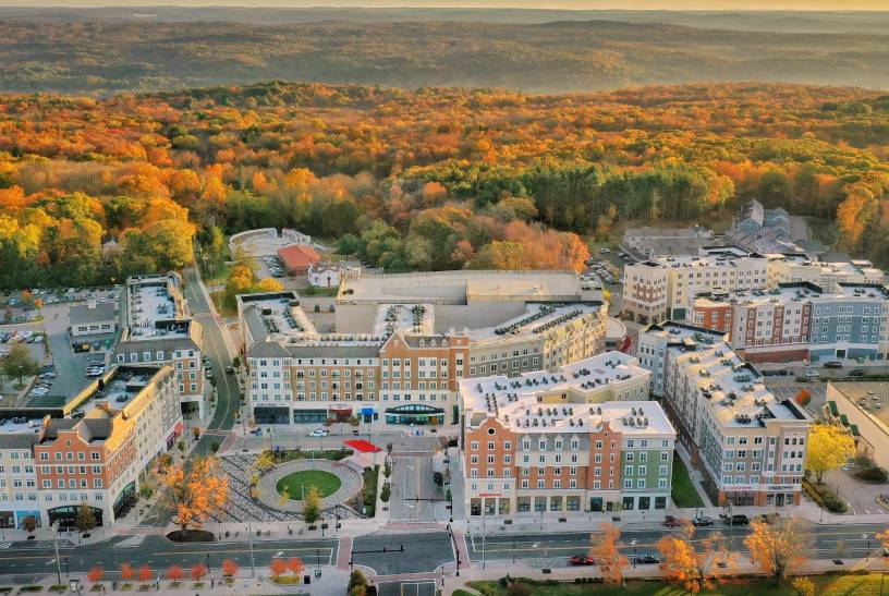 University of Connecticut - Connect U to the TOP với học bổng không giới hạn