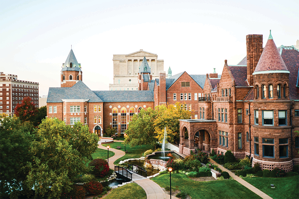 Saint Louis University - Giáo dục toàn diện theo tinh thần Dòng Tên